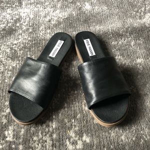 Steve Madden black sandals